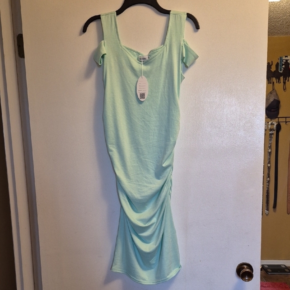 Green Ruched Sweetheart Neckline Bodycon Midi Dress - Picture 1 of 9